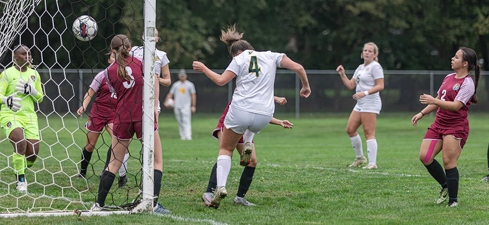 Cougars Women’s Soccer Dominates Howard Dragons 5-0 