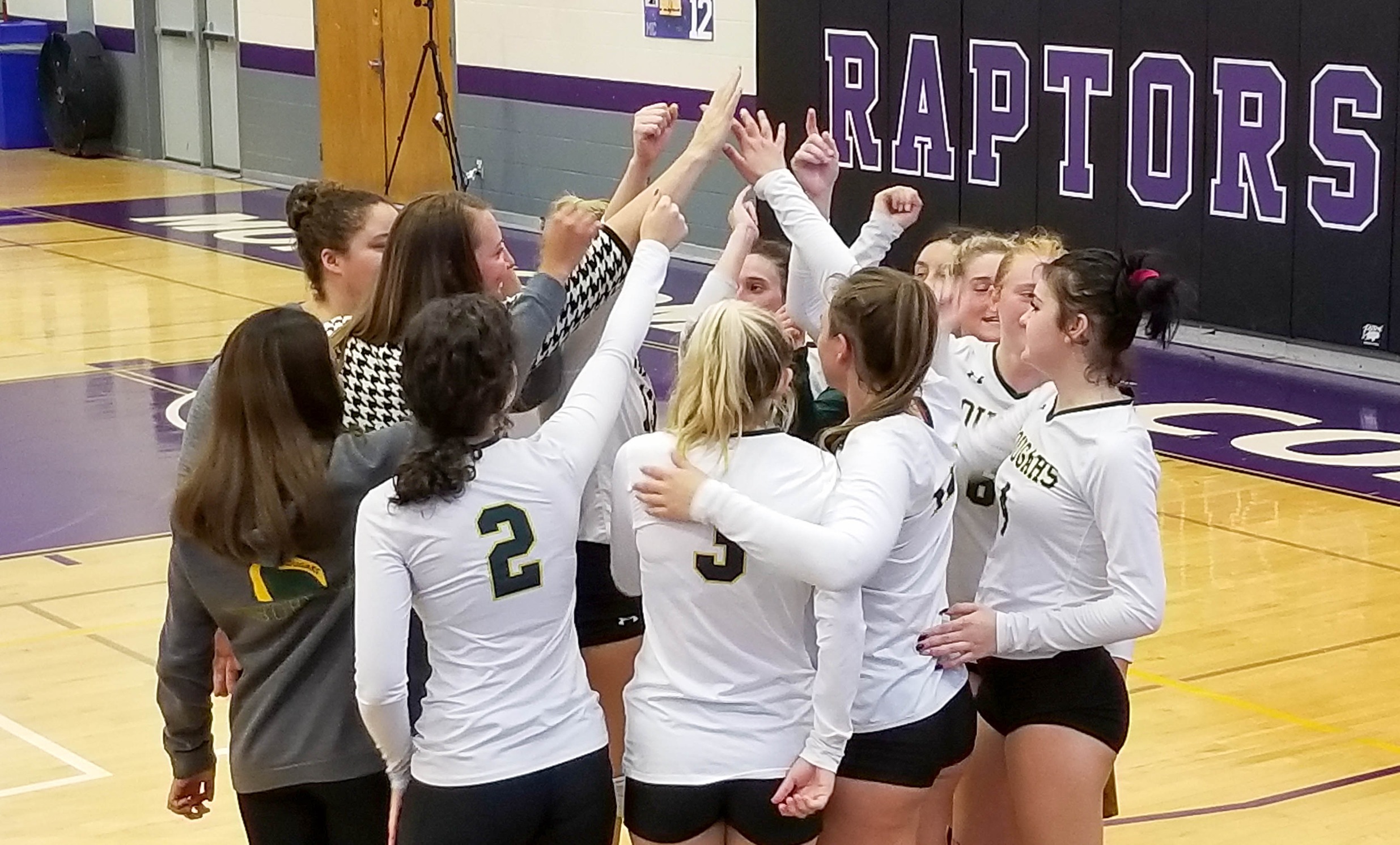 Volleyball season ends for FCC at Region 20 Tourney